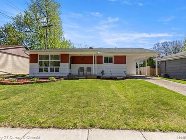 2269 S Circle Drive , Ann Arbor, MI 48103