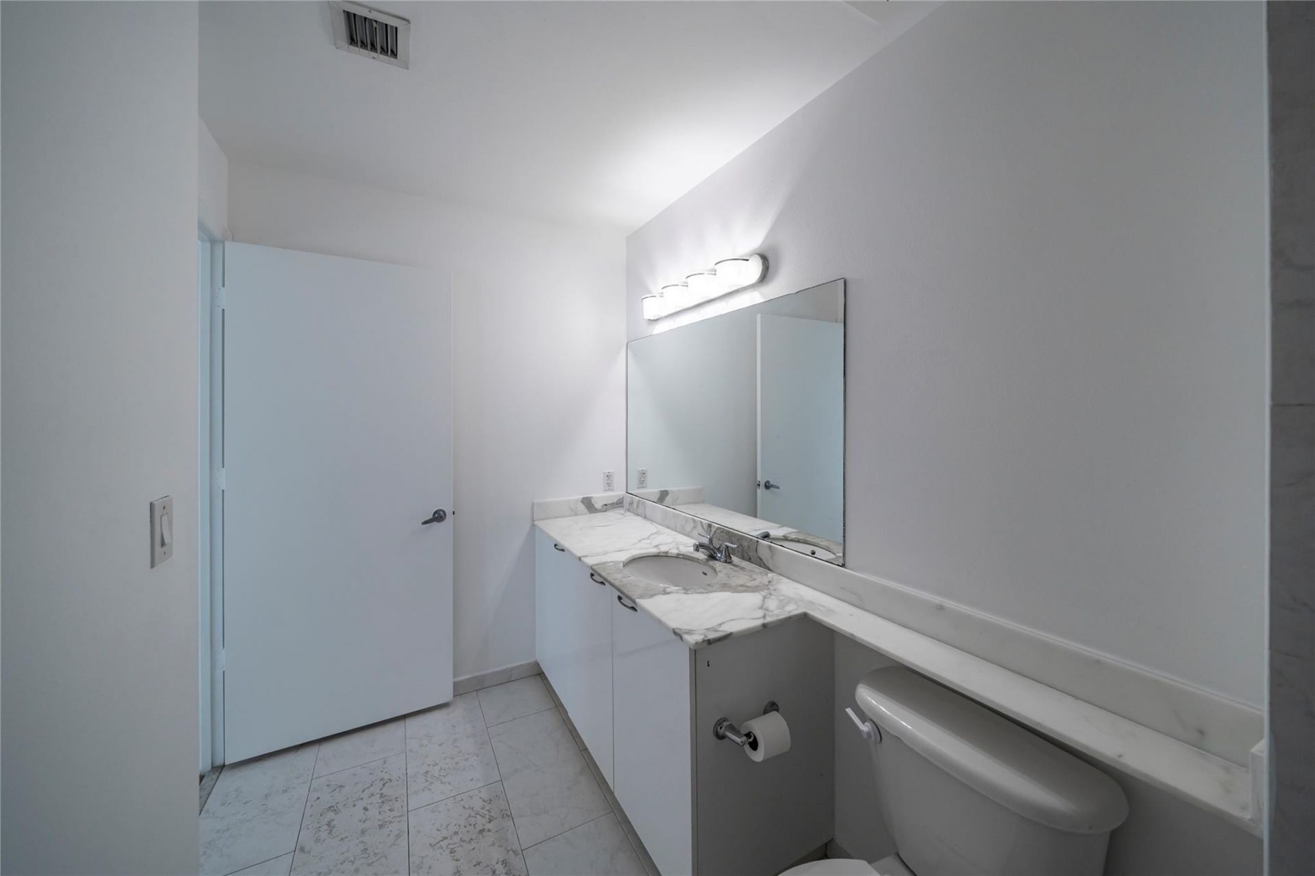 234 NE 3rd Street, Unit 2007, Miami, FL 33132 Photo