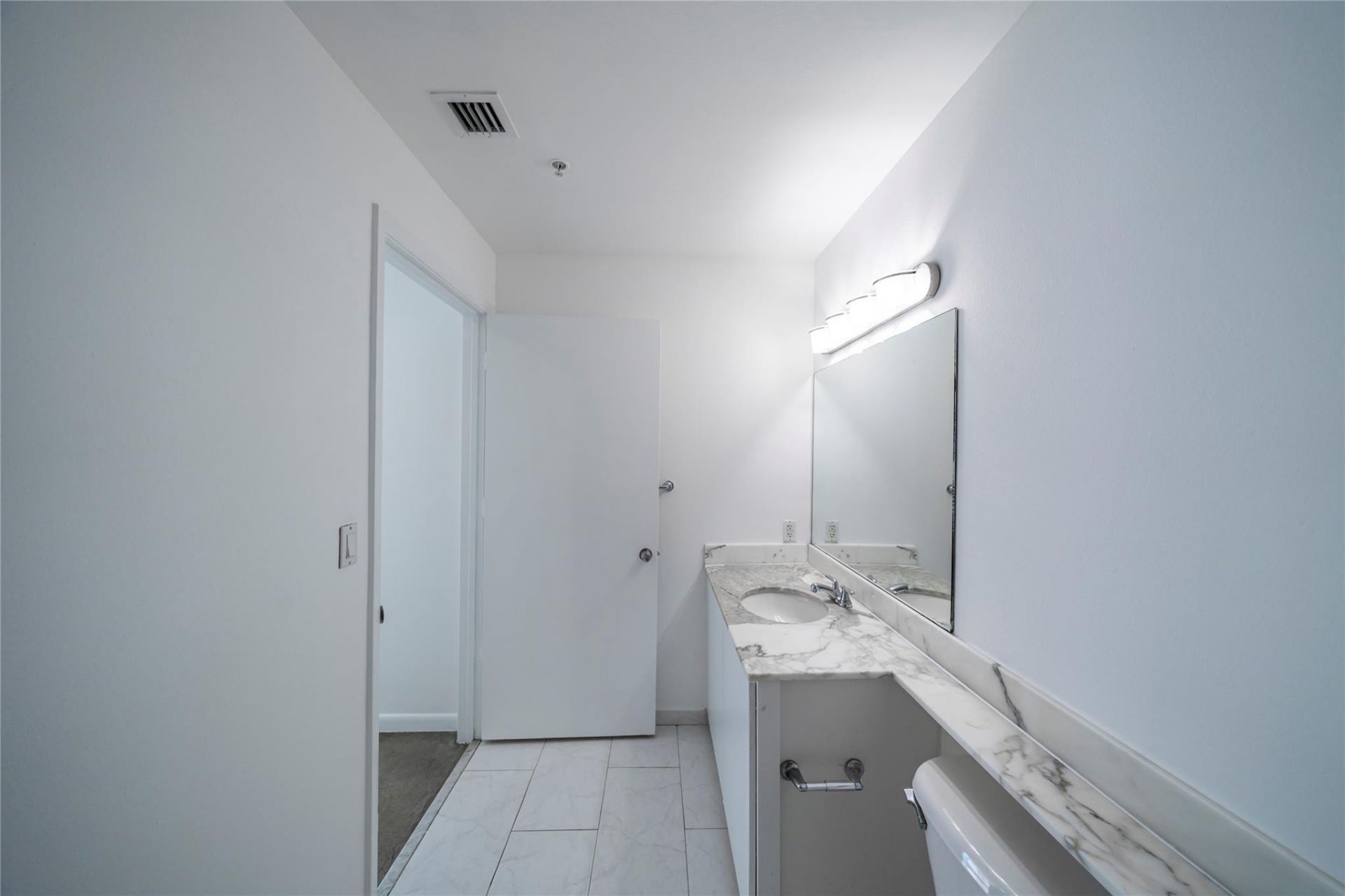 234 NE 3rd Street, Unit 2007, Miami, FL 33132 Photo