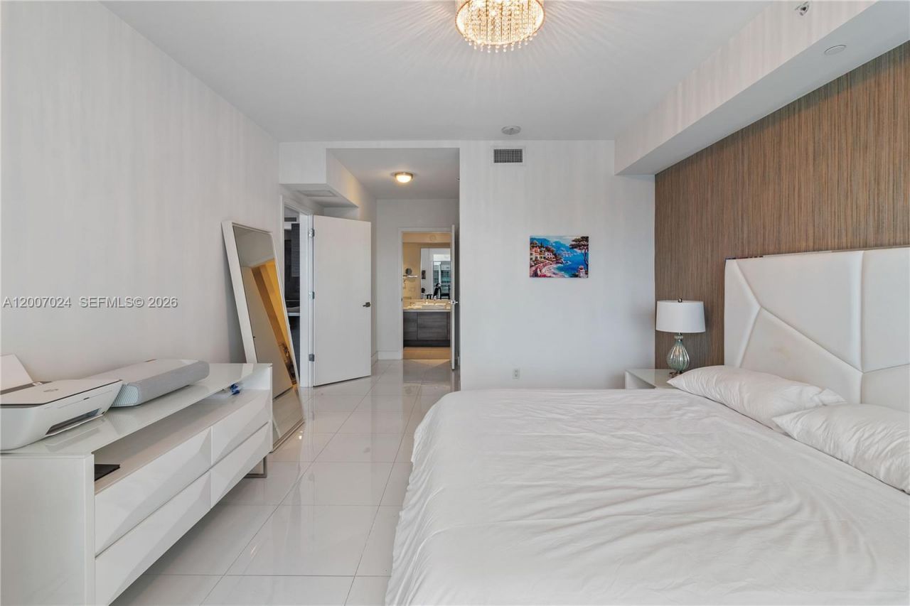 1080 Brickell Ave, Unit 3502, Miami, FL 33131 Photo