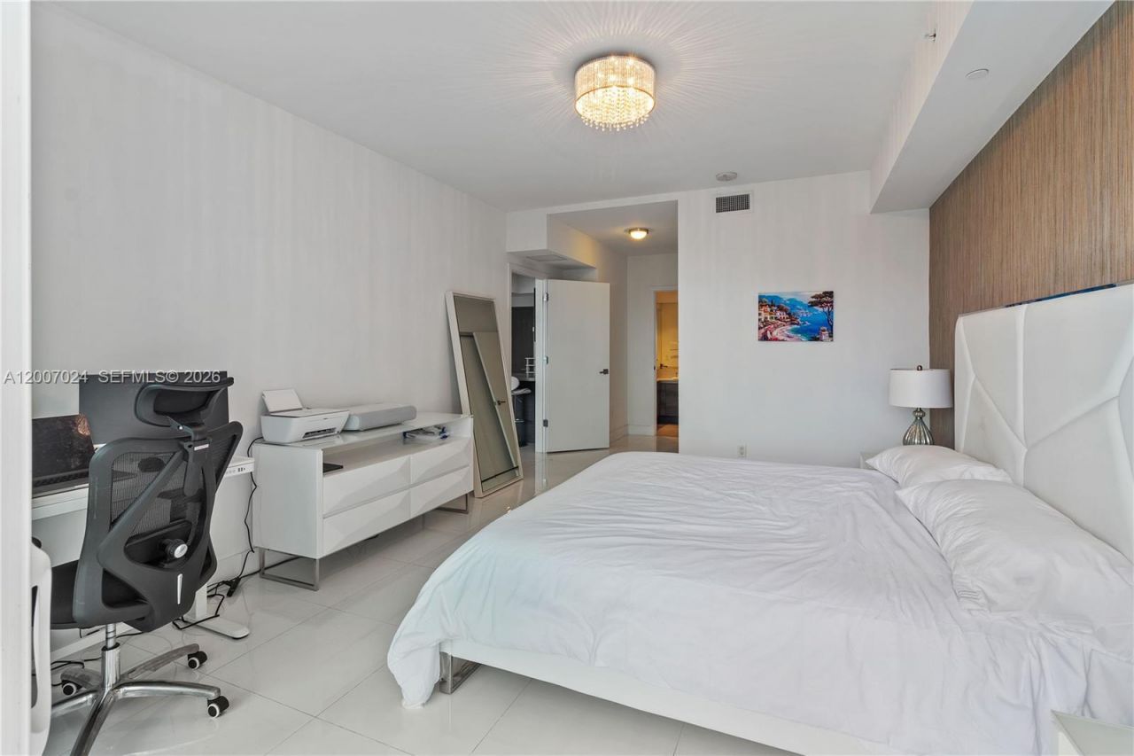1080 Brickell Ave, Unit 3502, Miami, FL 33131 Photo