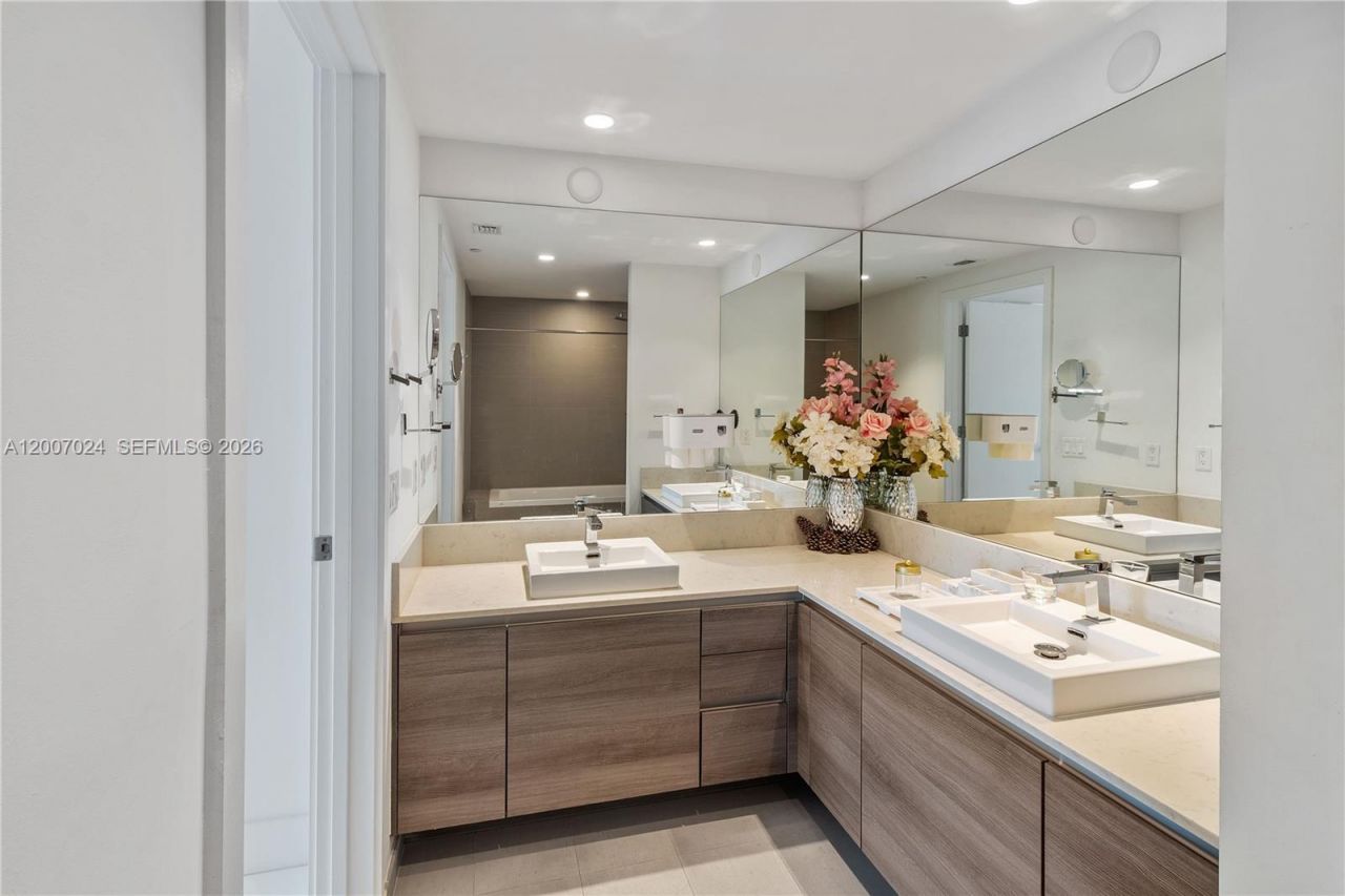 1080 Brickell Ave, Unit 3502, Miami, FL 33131 Photo