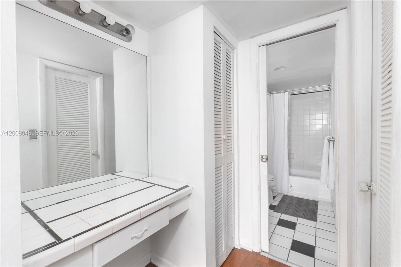 345 Ocean Dr , Unit 304, Miami Beach, FL 33139 Photo