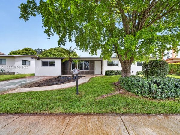 1155 NE 184th St , Miami, FL 33179