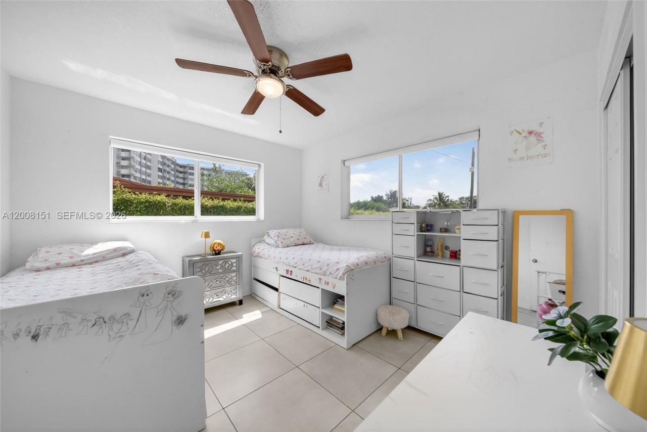 1155 NE 184th St , Miami, FL 33179 Photo