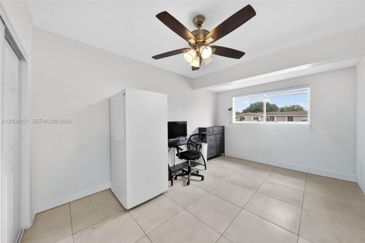 1155 NE 184th St , Miami, FL 33179 Photo