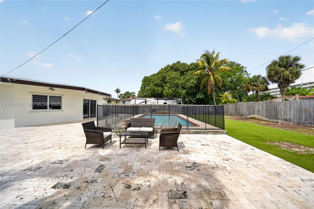 1155 NE 184th St , Miami, FL 33179 Photo