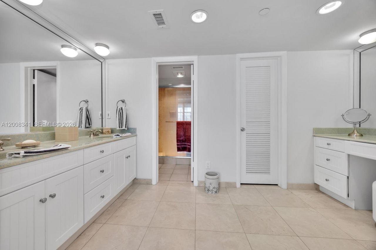 607 Ocean Dr , Unit 11K, Key Biscayne, FL 33149 Photo