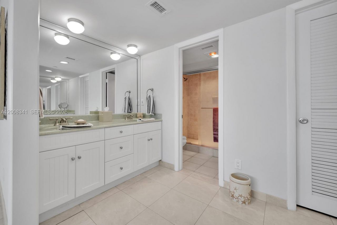 607 Ocean Dr , Unit 11K, Key Biscayne, FL 33149 Photo