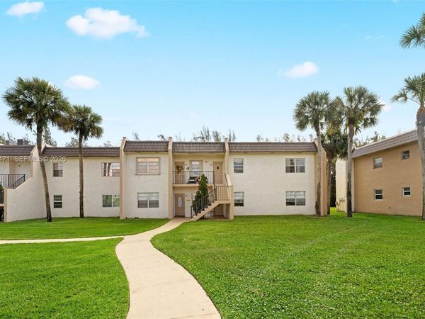 110 Lake Meryl Dr , Unit 216, West Palm Beach, FL 33411