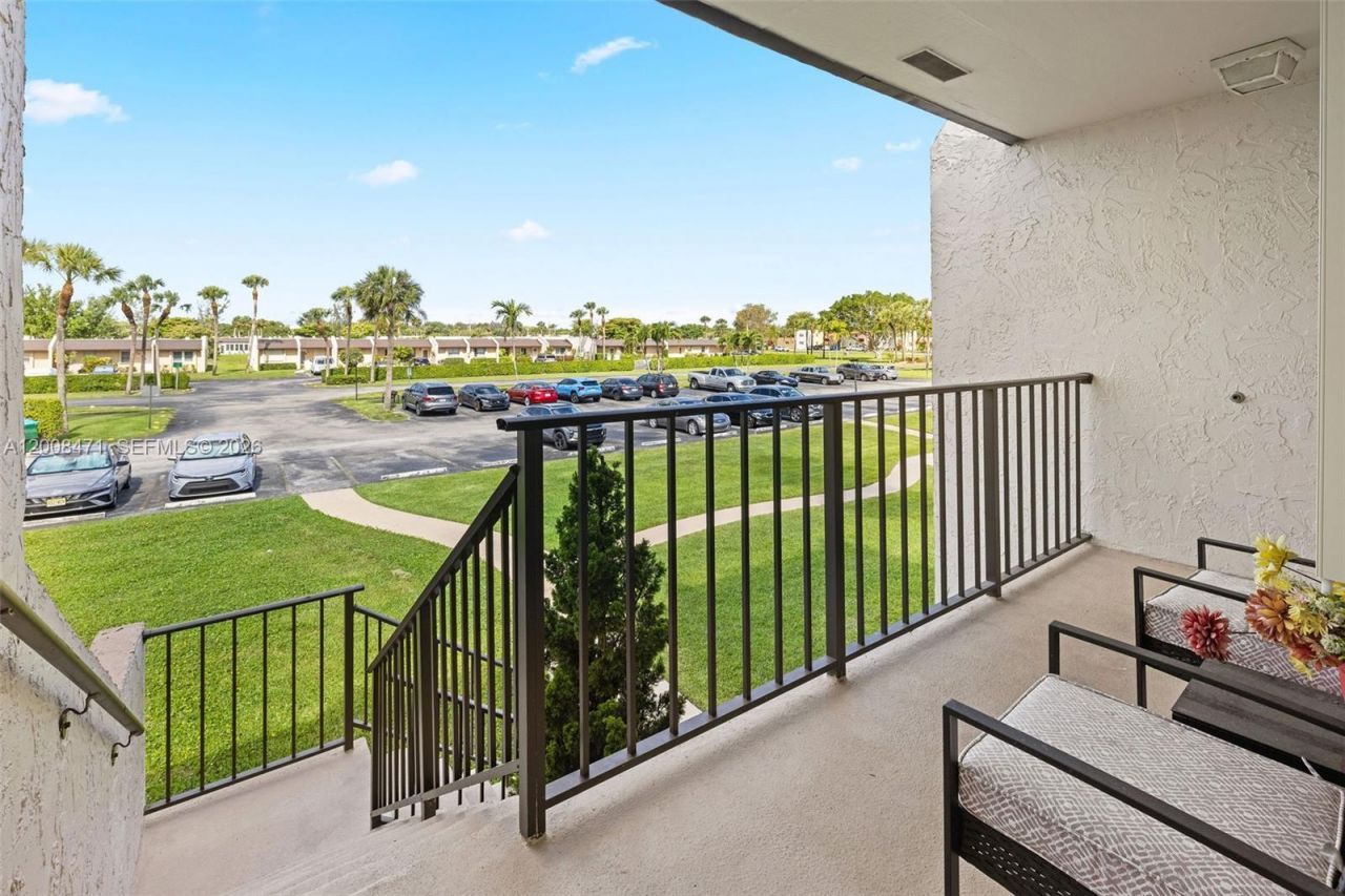 110 Lake Meryl Dr , Unit 216, West Palm Beach, FL 33411 Photo