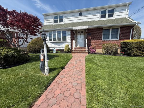 31 Lenox Avenue , Westbury, NY 11590