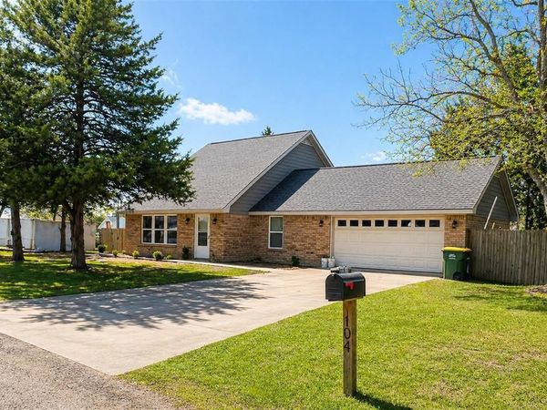 104 Cedar Creek Drive, Groesbeck, TX 76642