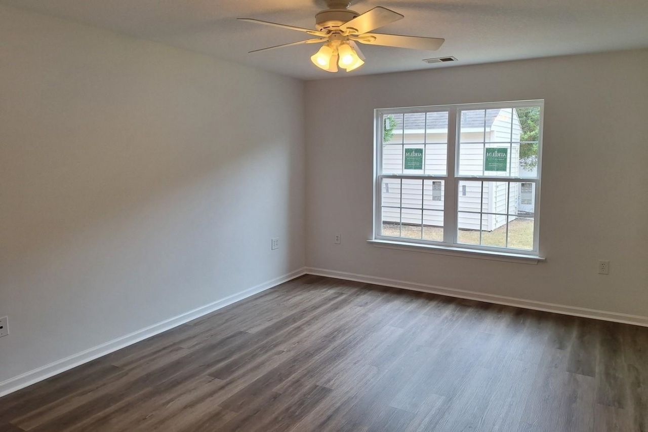 118 Red Cedar Ave. Photo 11