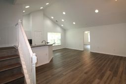 118 Red Cedar Ave. photo 4