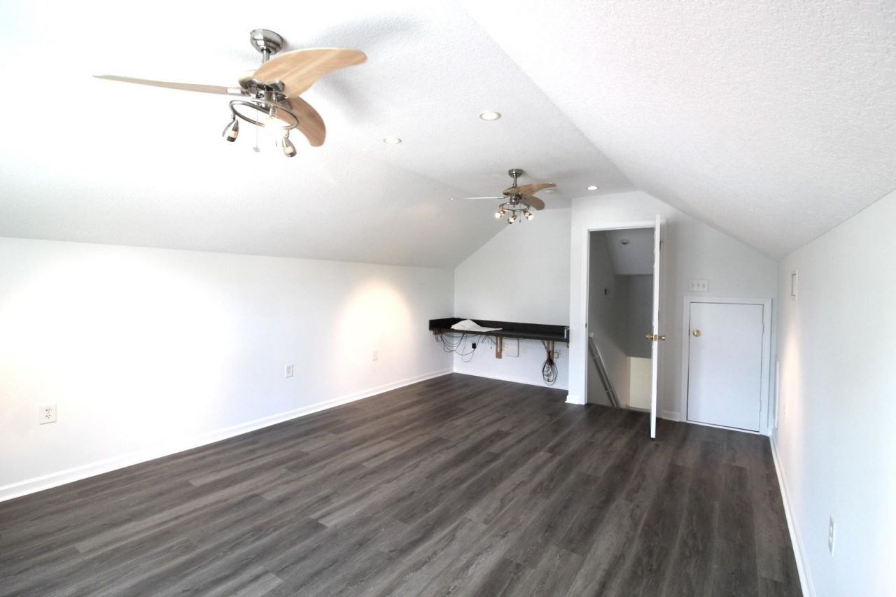 118 Red Cedar Ave. Photo 21