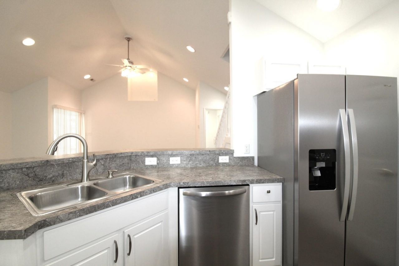 118 Red Cedar Ave. Photo 5