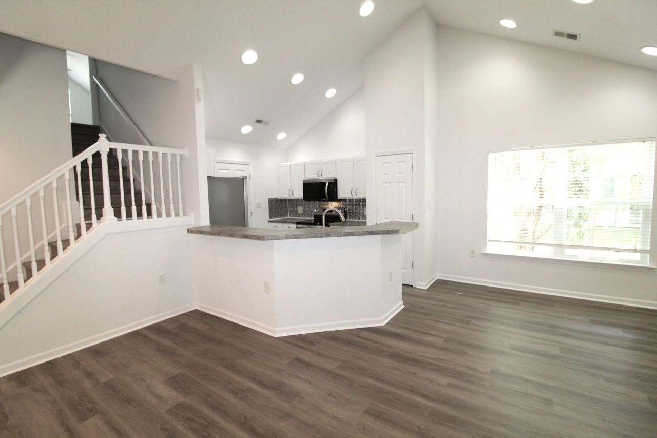 118 Red Cedar Ave. Photo 8