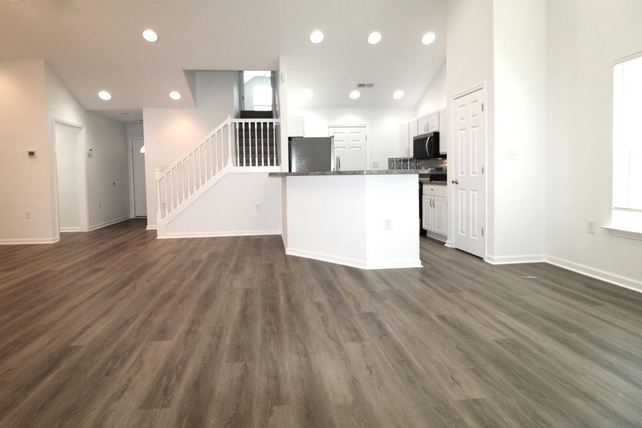 118 Red Cedar Ave. Photo 9