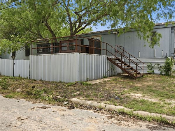 1308 Ruhmann, Kenedy, TX 78119