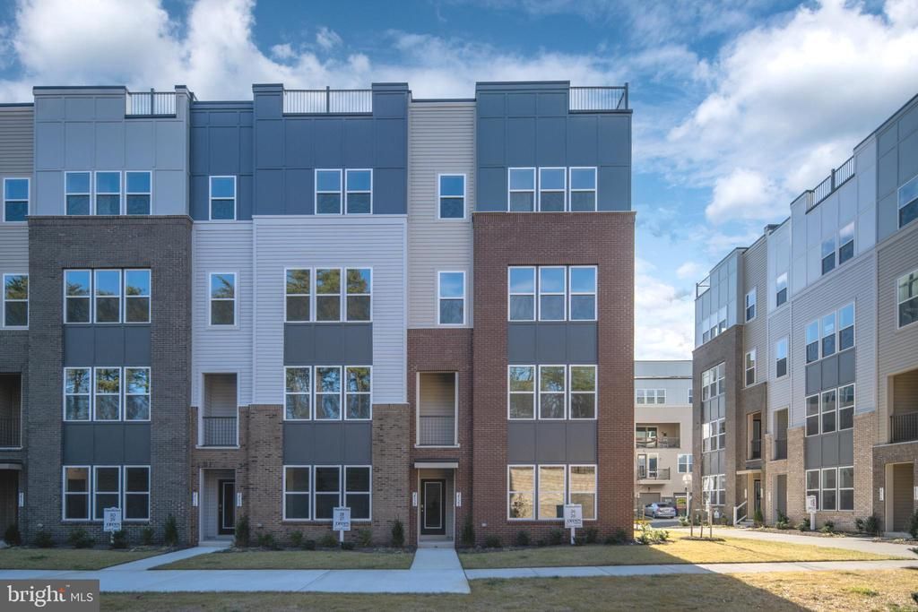 2534 Neabsco Common Place, Woodbridge, VA 22191 Main Photo