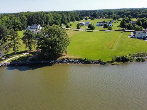 4 River Village Drive, WEEMS, VA 22576