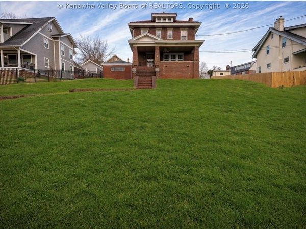 957 Ridgemont Road, Charleston, WV 25314