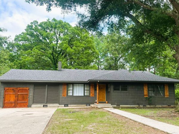 803 Maple St, Crossett, AR 71635