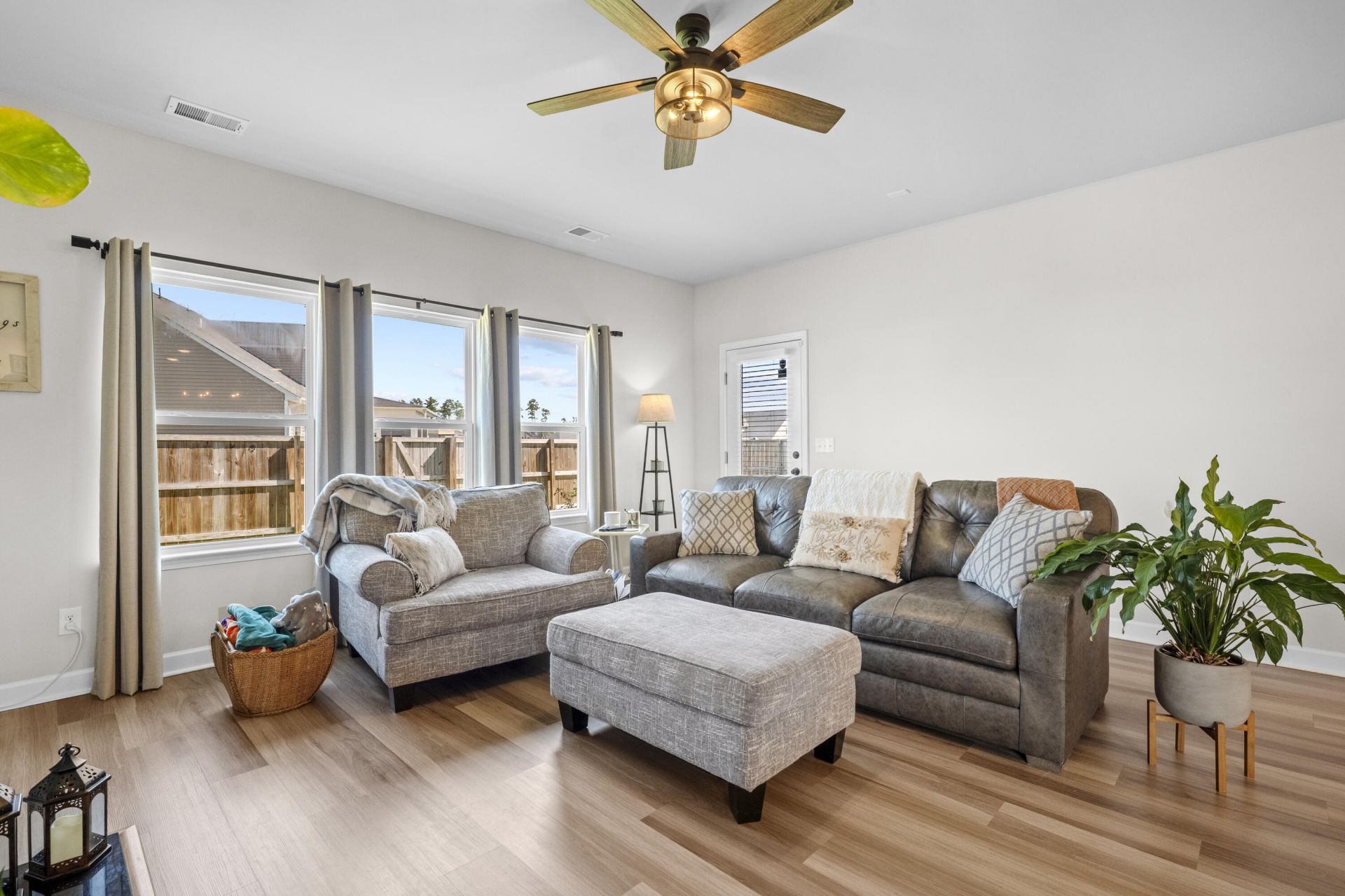 426 Carrara Drive Photo 29