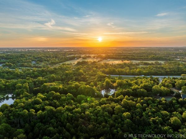 1928 E 9th Street , Okmulgee, OK 74447