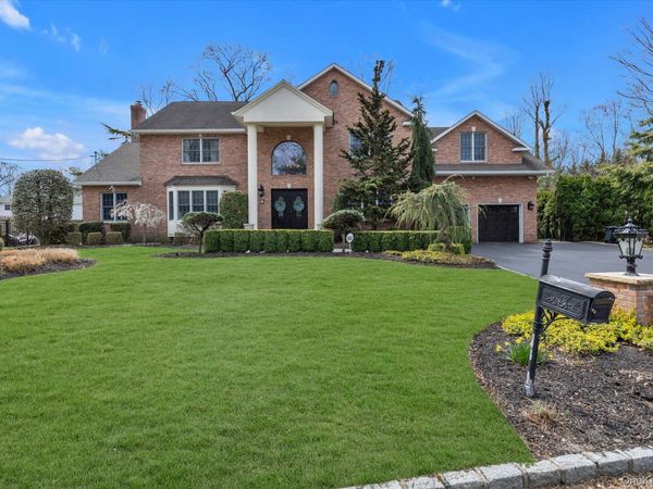 36 Fox Lane , Dix Hills, NY 11746