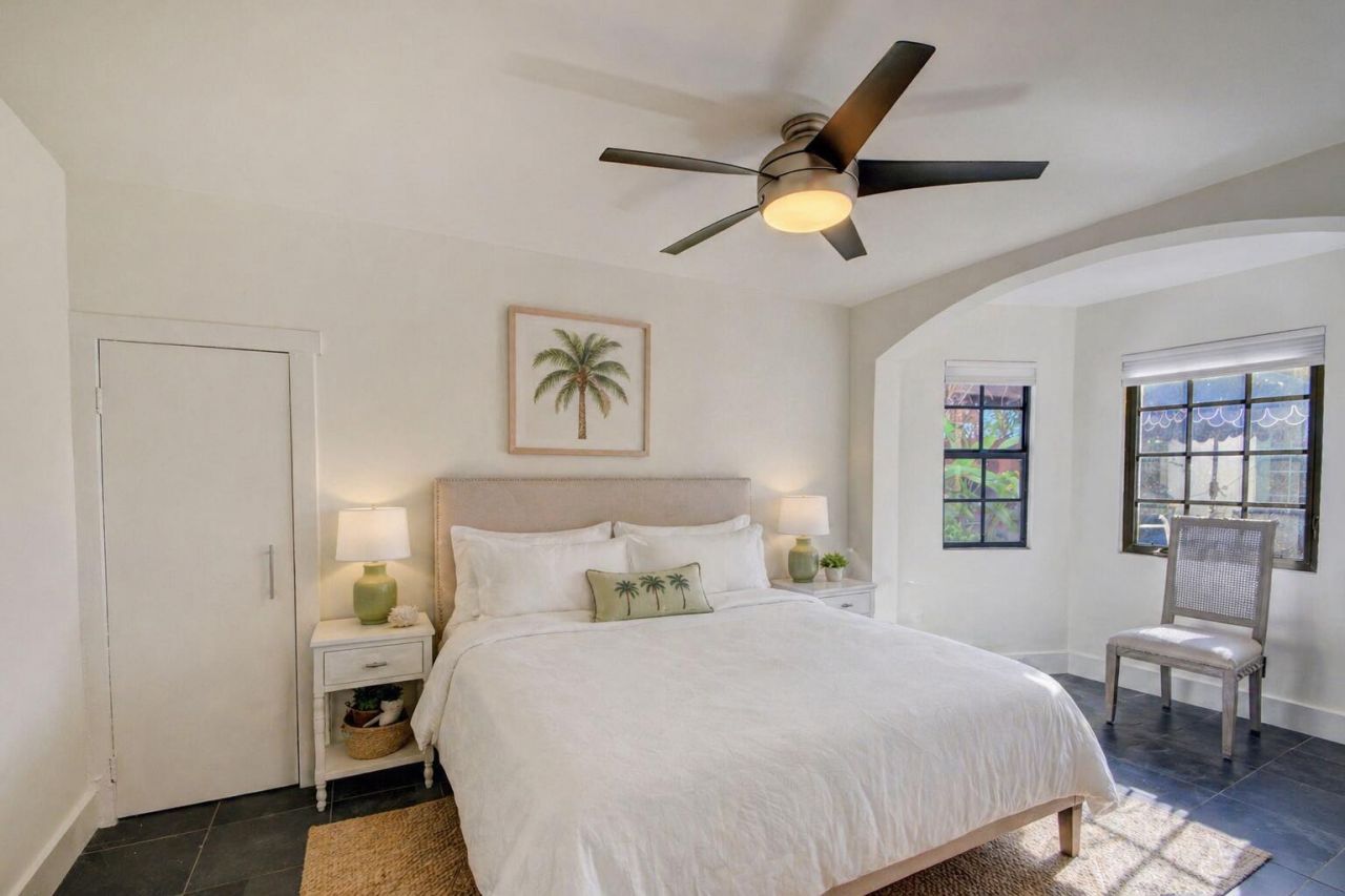 713 Sunset Road, West Palm Beach, FL 33401 Photo