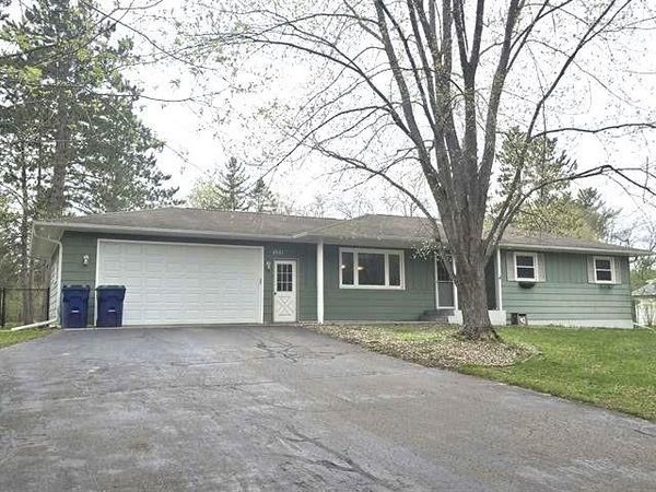 N2621 WOODLAND CIRCLE, Waupaca, WI 54981