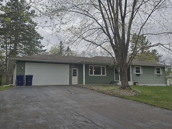 N2621 WOODLAND CIRCLE, Waupaca, WI 54981