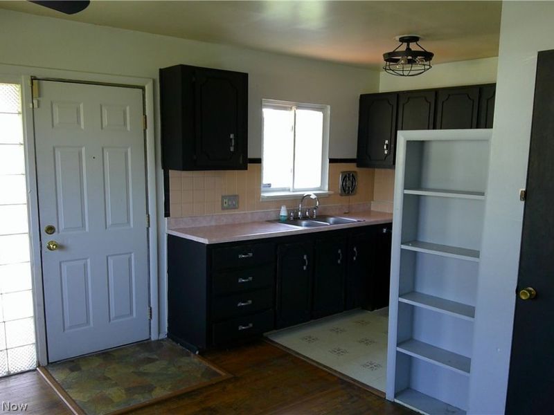 1168 Jeanie J Avenue, Akron, OH 44310 Photo 4