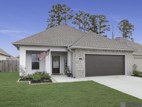 9715 Magical Ln, Denham Springs, LA 70726