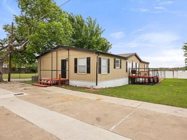5821 Parkside Court, Granbury, TX 76048