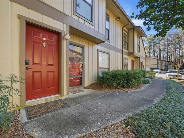 1104 Woodcliff Drive , Atlanta, GA 30350