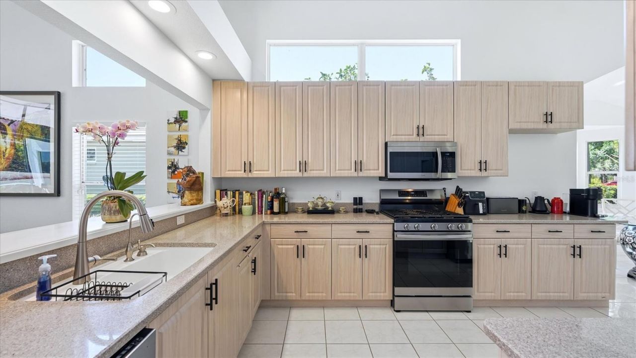 8009 Hampton Court, University Park, FL 34201 Photo