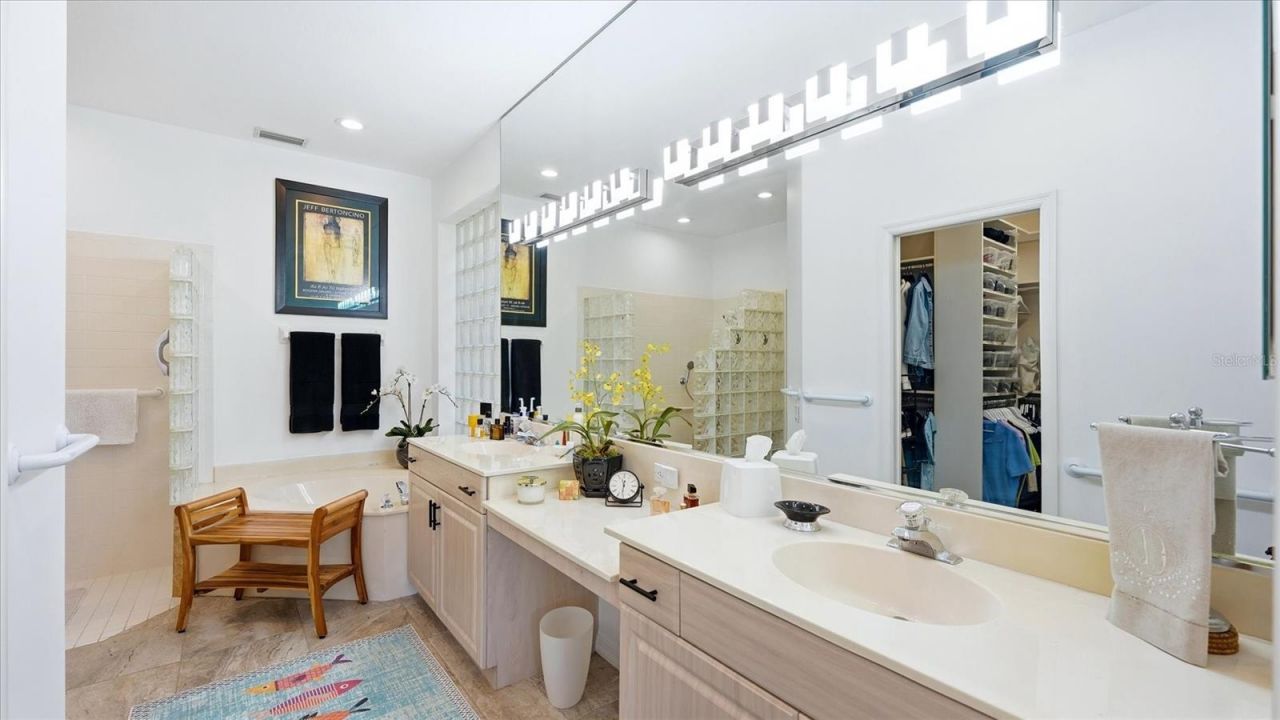 8009 Hampton Court, University Park, FL 34201 Photo