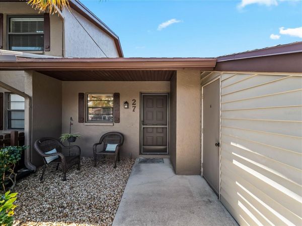 929 CAPRI ISLES BOULEVARD , Unit 27, VENICE, FL 34292