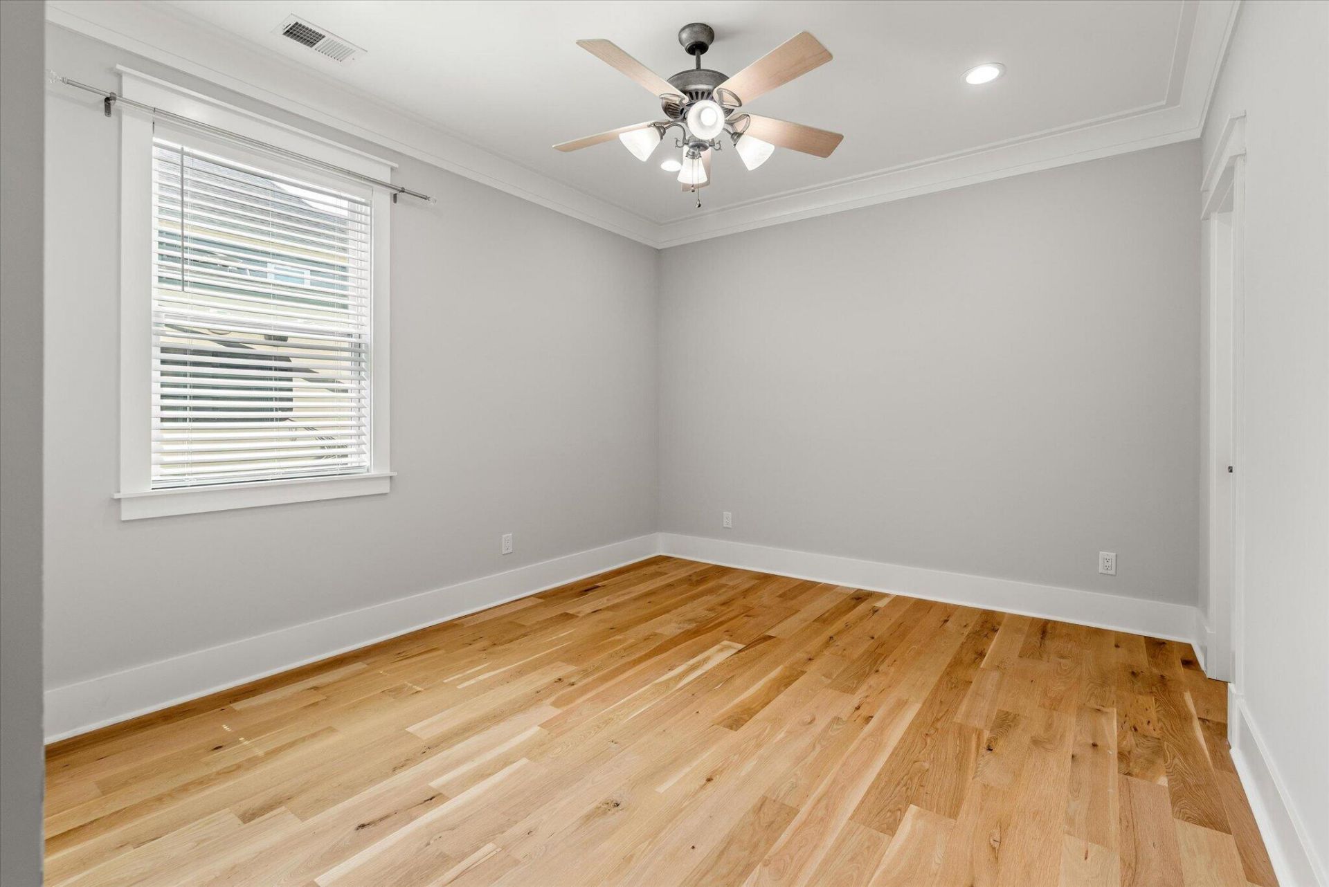 204 Samantha Way Photo 32