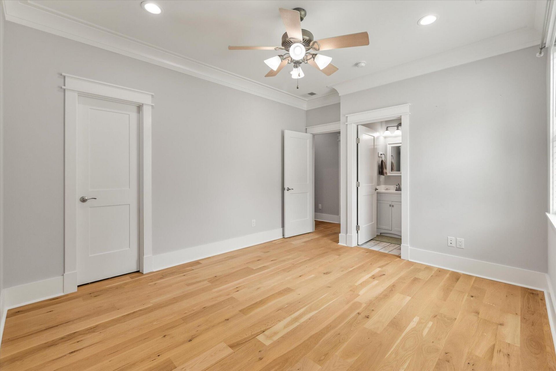 204 Samantha Way Photo 33
