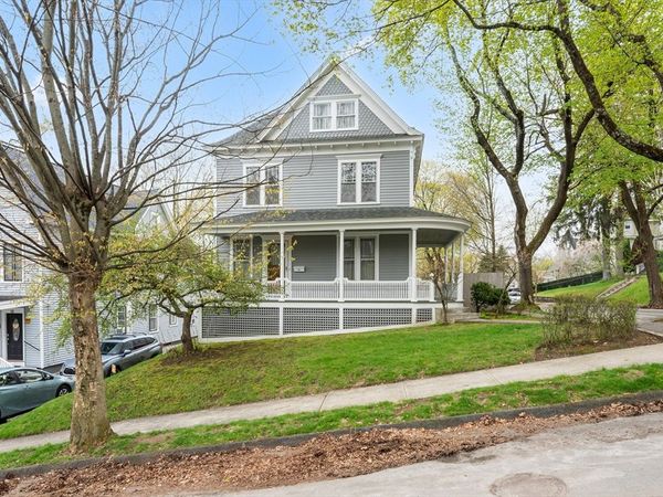 14 Circuit Ave E, Worcester, MA 01603