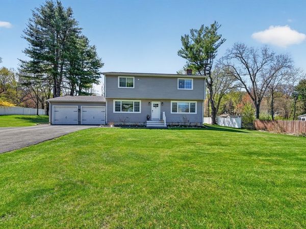 52 Stagecoach Rd, Amherst, MA 01002