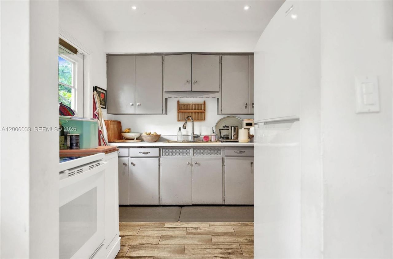 4401 SW 16th St , Miami, FL 33134 Photo