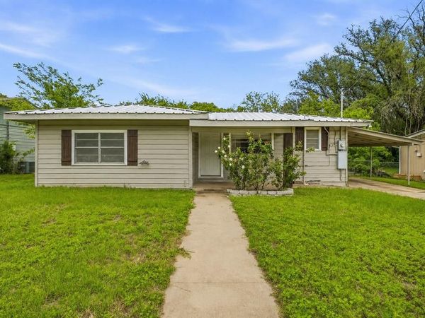 685 S First Avenue , Stephenville, TX 76401