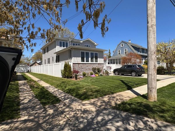 84 Commonwealth Avenue , Merrick, NY 11566