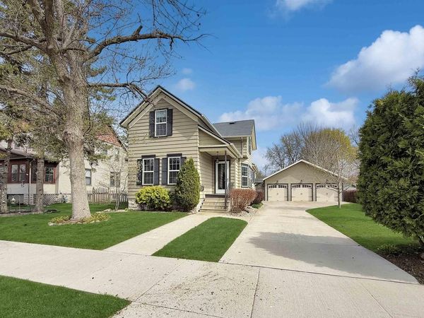 1350 CEAPE AVENUE, Oshkosh, WI 54901