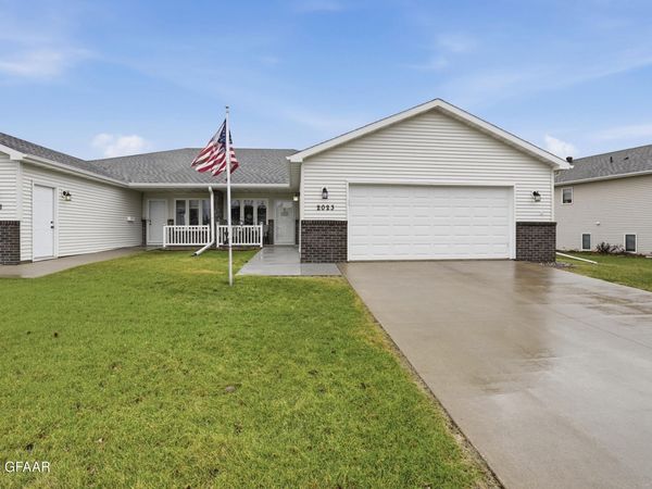 2023 PEMBROOKE Drive , Grand Forks, ND 58201